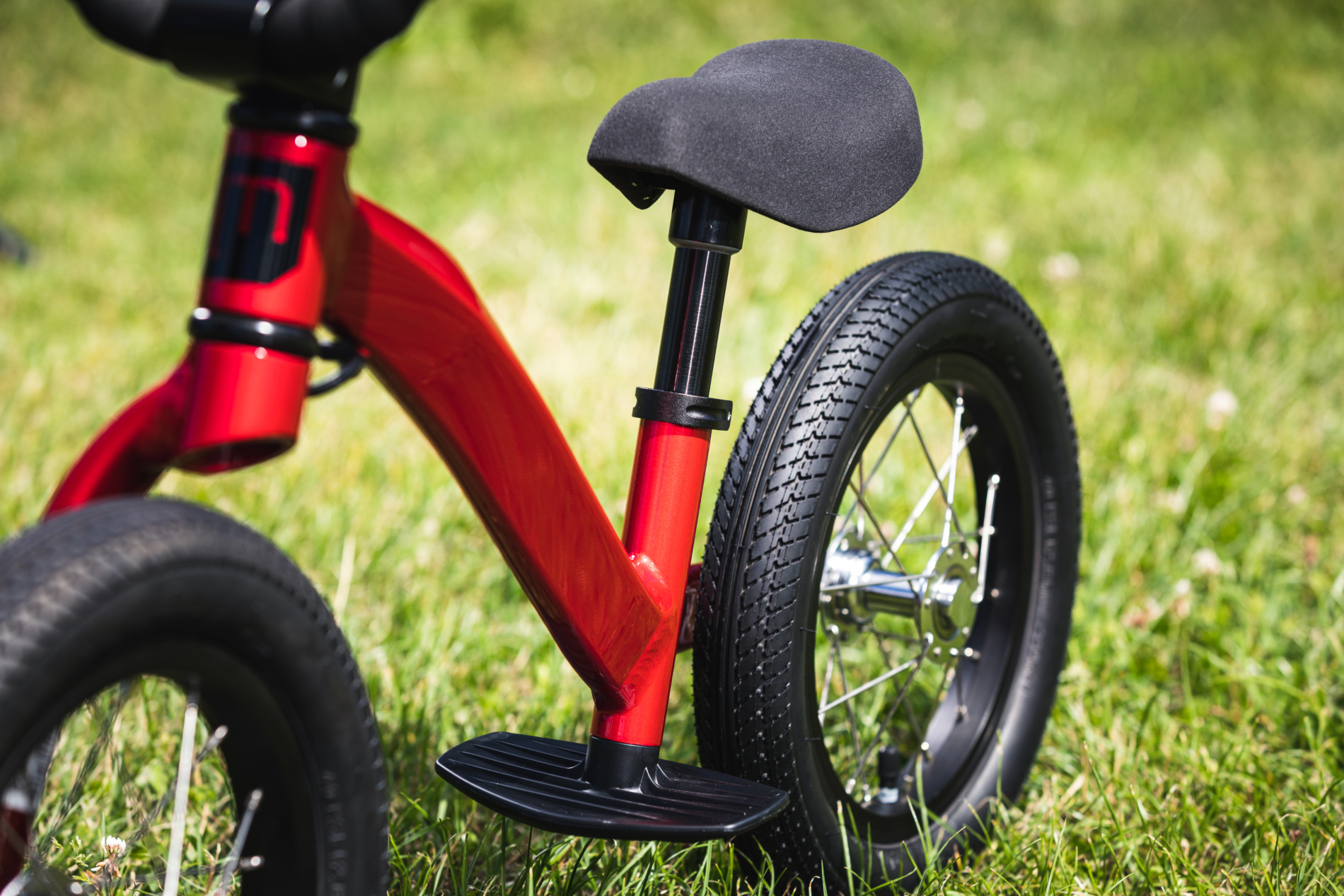 MOUSTACHE Mercredi 12 Titanium