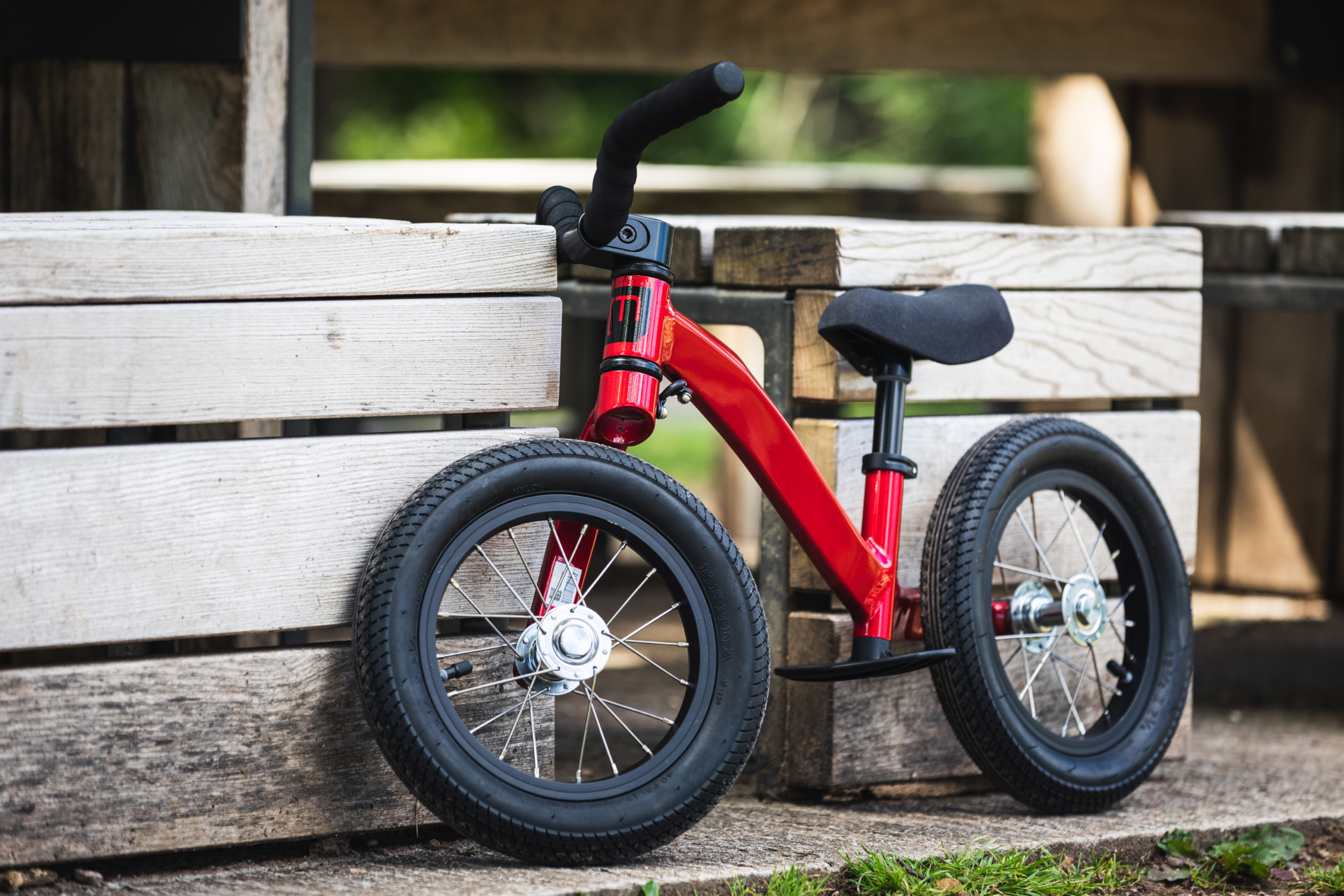 MOUSTACHE Mercredi 12 Titanium