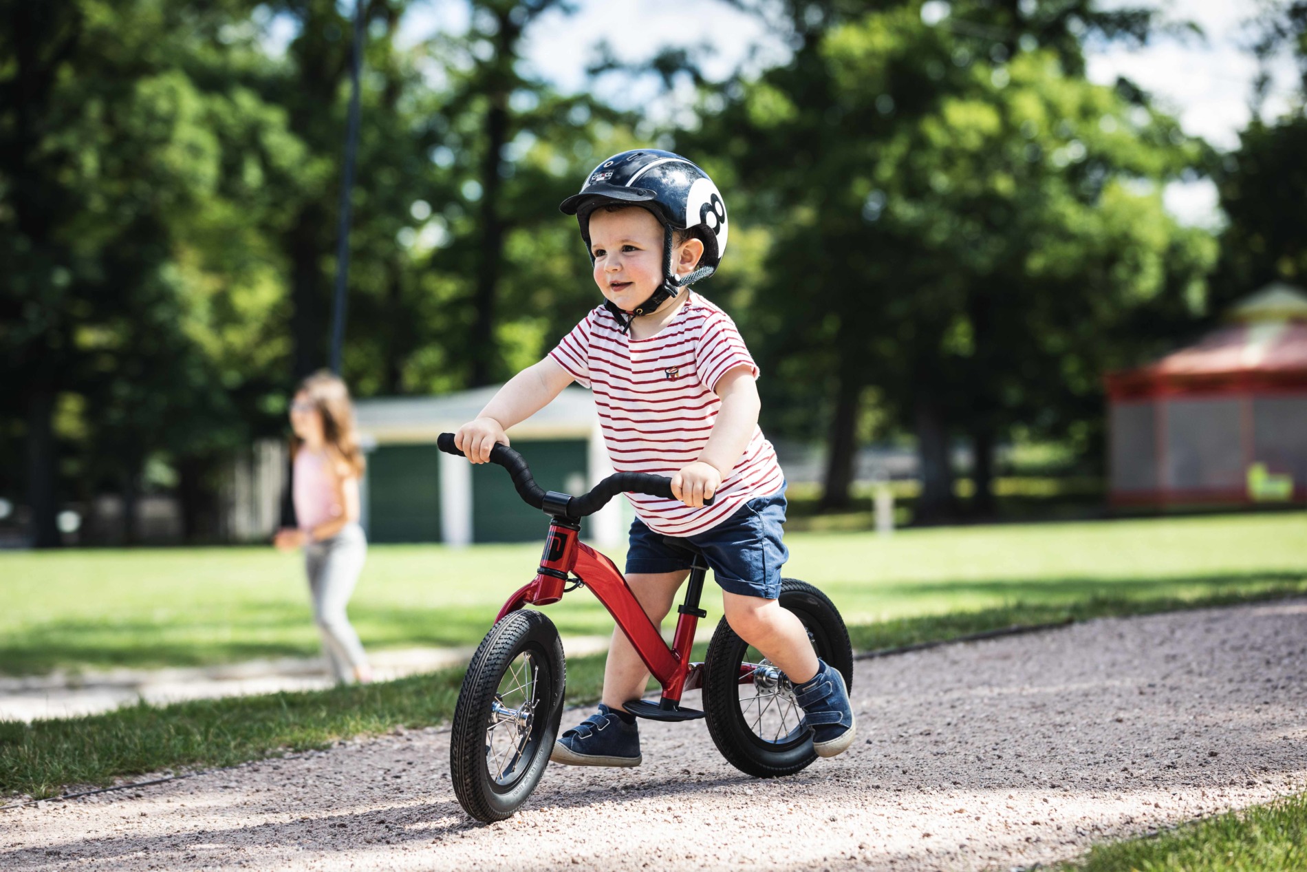 MOUSTACHE Mercredi 12 Titanium